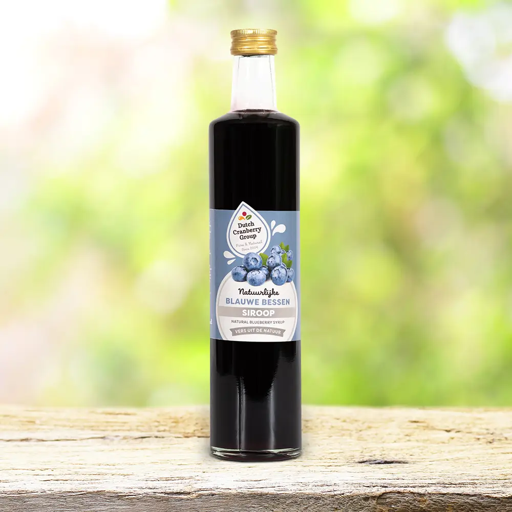 Blauwebessensiroop Dutch Cranberry 500m; Fles blauwe bessensiroop van Dutch Cranberry 500ml – biologisch, fruitig, zonder kunstmatige toevoegingen